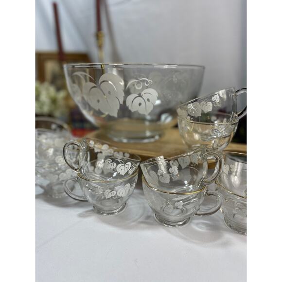 Vintage Anchor Hocking Punch Bowl Set with 12 Cups - Gold Rim and Grape Leaves - Picture 6 of 13